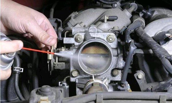 吉利博瑞节气门在哪个位置,博瑞节气门多久清洗一次-天天拍车二手车卖