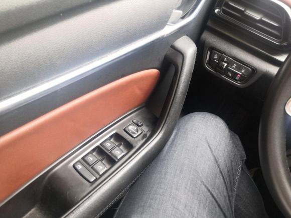 [南京·苏A] 二手中华中华V62018款 1.5T 自动尊贵型