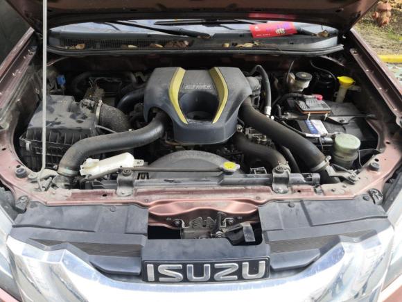 [上海·沪A] 二手五十铃五十铃mu-X2015款 3.0T 四驱自动尊享型 7座