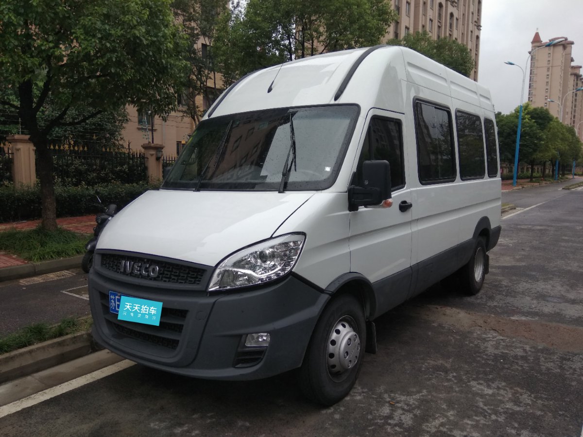 5t尊享a37客车高顶6-7座47z5开了1年的依维柯宝迪卖了多少钱?