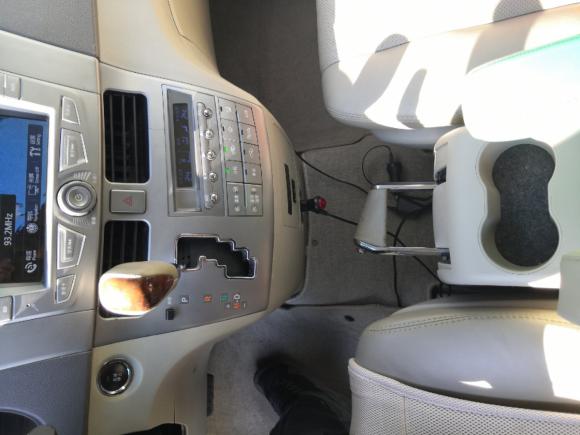 [深圳·粤B] 二手比亚迪比亚迪M62013款 2.4L 自动尊贵型