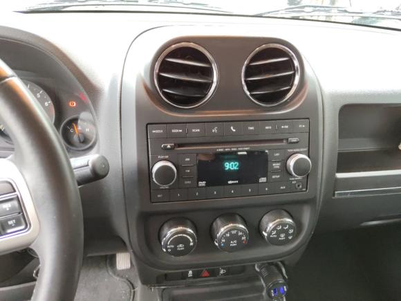 [义乌·浙G] 二手Jeep自由客2012款 2.4 运动版