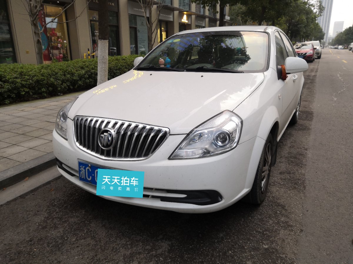 二手车评估师:别克凯越2.6万公里能卖多钱?