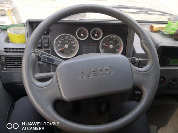 [青岛·鲁B] 二手依维柯得意2017款 2.8T V35箱货中顶3/6座43S5