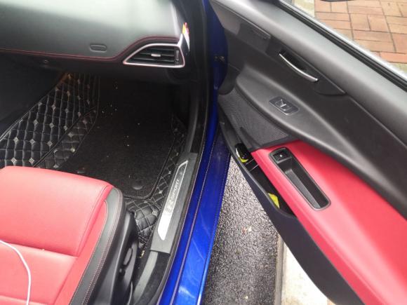 [济南·鲁A] 二手捷豹捷豹XE2018款 2.0T 300PS 四驱R-Sport运动版