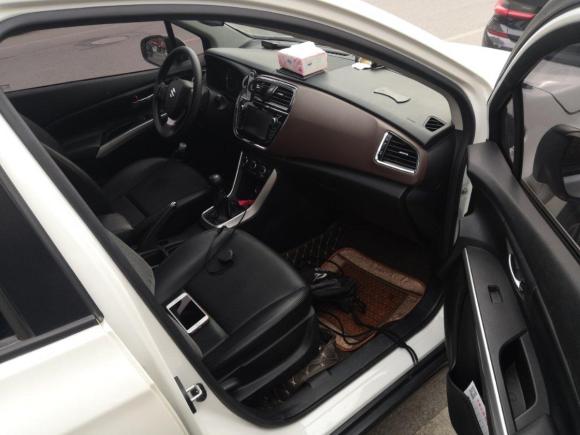 [上海·粤S] 二手铃木骁途2017款 1.6L 手动两驱都市时尚型