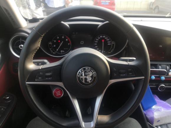 [青岛·鲁B] 二手阿尔法罗密欧Giulia2017款 2.0T 200HP 豪华版