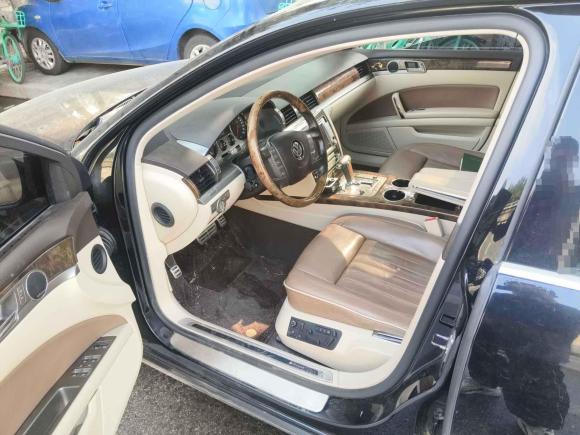 [西安·陕E] 二手大众辉腾2011款 3.6L V6 4座加长Individual版