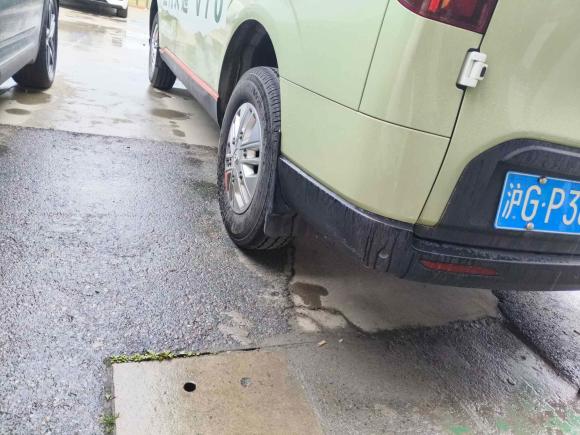 [上海·沪G] 二手上汽大通MAXUS新途V702023款 2.0T 精英版 手动短轴低顶 5/6座（125Ps）