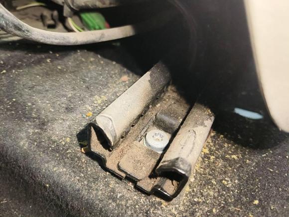 [西安·陕A] 二手雪铁龙世嘉2016款 经典 三厢 1.6L 手动CNG