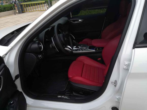 [北京·京N] 二手阿尔法·罗密欧Giulia朱丽叶2022款 2.0T 280HP Veloce 赛道版