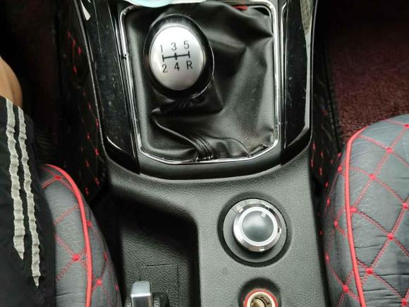 [上海·豫K] 二手陆风陆风X82018款 2.0T 柴油4X4豪华型