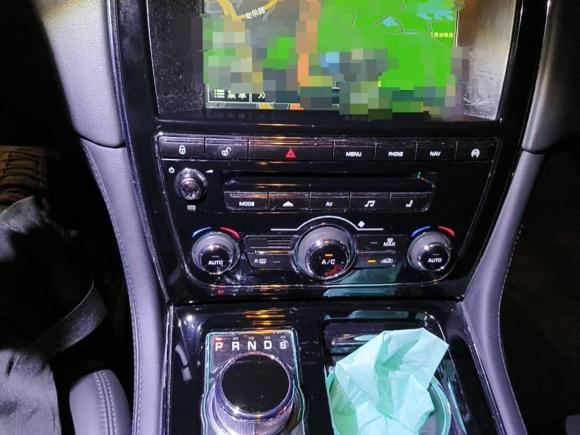 [上海·沪D] 二手捷豹捷豹XJ2015款  XJL 3.0 SC 两驱全景商务版