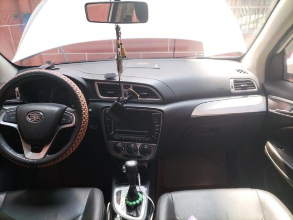 [南昌·赣A] 二手一汽骏派D602015款 1.8L 自动尊贵型