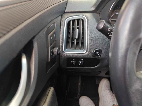 [广州·粤A] 二手江铃驭胜S3502016款 2.0T 自动两驱汽油豪华版7座