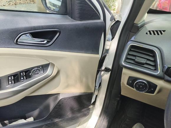 [上海·苏A] 二手福特福睿斯2015款 1.5L 自动舒适型