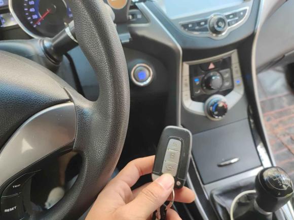 [南昌·赣A] 二手现代朗动2012款 1.6L 手动领先型