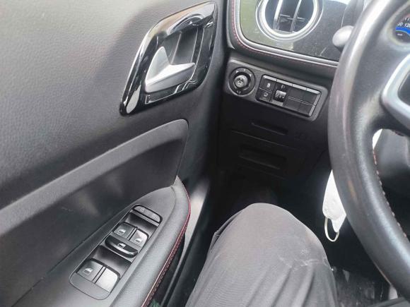 [广州·粤S] 二手中华中华V32016款 1.5T 自动旗舰型