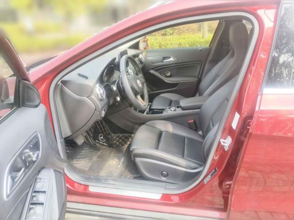 [上海·沪L] 二手奔驰奔驰GLA2017款 GLA 200 动感型