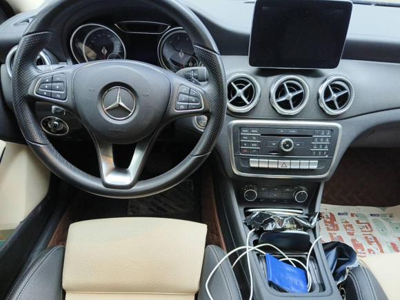 [嘉兴·沪C] 二手奔驰奔驰GLA2017款 GLA 200 时尚型