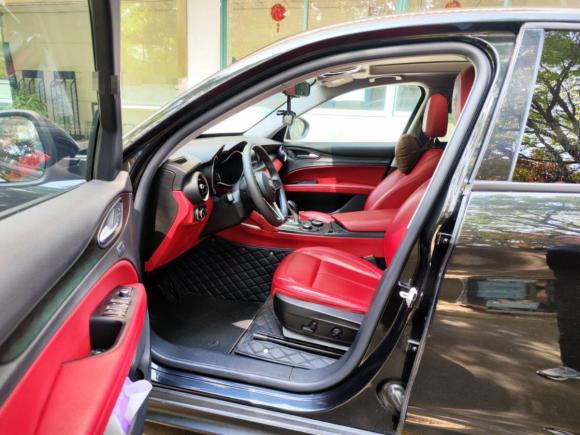 [上海·沪D] 二手阿尔法·罗密欧Stelvio斯坦维2017款 2.0T 200HP 精英版