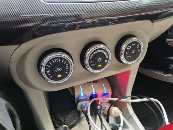 [无锡·苏B] 二手三菱翼神2012款 时尚版 1.8L 手动舒适型