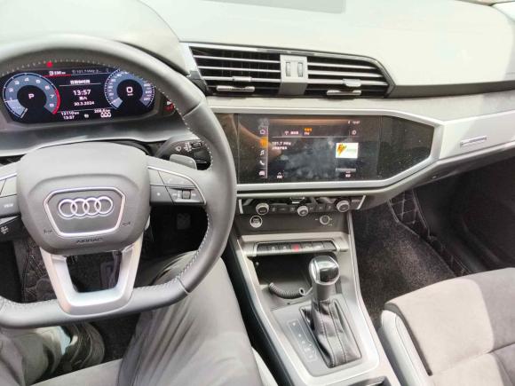 [上海·沪E] 二手奥迪奥迪Q32021款 35 TFSI 时尚动感型