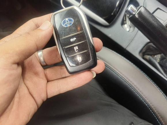 [上海·沪A] 二手丰田雷凌2018款 双擎 1.8H GS-V E-CVT尊贵版 国V