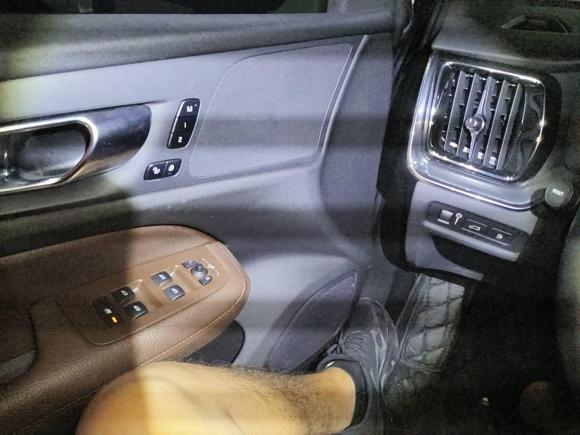 [深圳·粤B] 二手沃尔沃沃尔沃S60新能源2022款 T8 E驱混动 四驱智逸豪华版