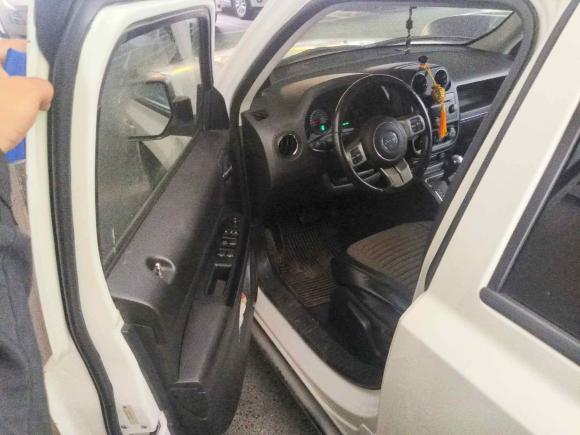 [杭州·浙A] 二手Jeep自由客2012款 2.4 运动版