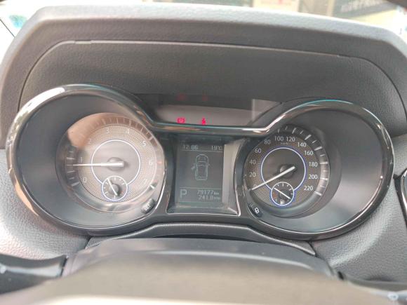 [广州·粤A] 二手江铃驭胜S3502016款 2.0T 自动两驱汽油豪华版7座