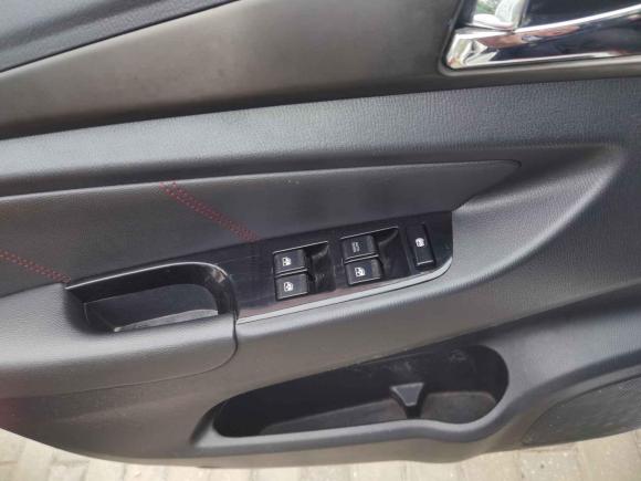 [深圳·粤B] 二手长安凯程长安欧尚A6002016款 1.5L 手动豪华型7座