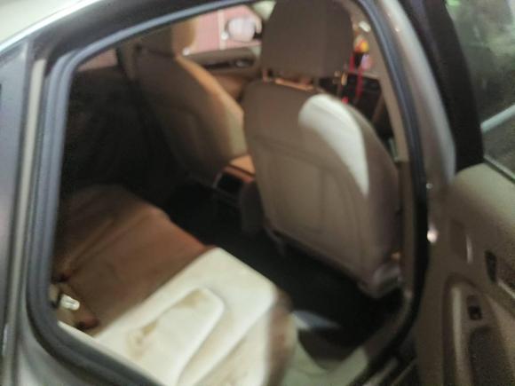 [上海·沪E] 二手奥迪奥迪A4L2011款 2.0 TFSI 舒适型