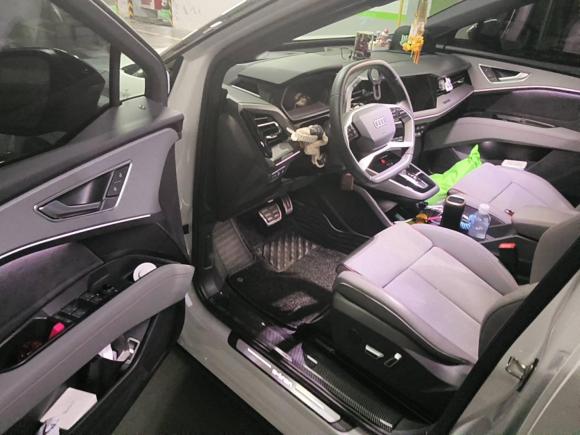 [上海·沪A] 二手奥迪奥迪Q5 e-tron2022款 40 e-tron 星耀型 机甲套装