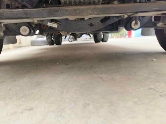 [无锡·苏J] 二手依维柯依维柯得意2023款 2.5T V40厢式运输车长轴中顶双胎侧拉门2-3座