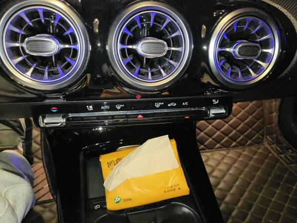 [杭州·苏A] 二手奔驰奔驰A级2019款 A 200 L 运动轿车