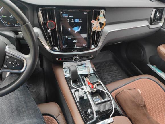 [上海·沪A] 二手沃尔沃沃尔沃S60新能源2022款 T8 E驱混动 四驱智逸豪华版