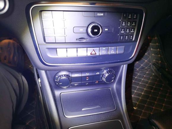 [广州·粤A] 二手奔驰奔驰GLA2018款 GLA 200 时尚型