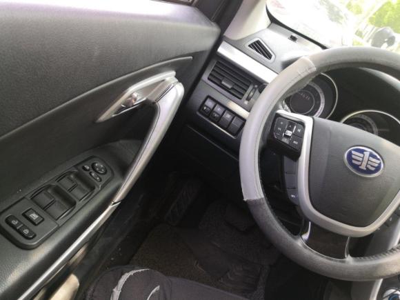 [南京·苏A] 二手奔腾奔腾X802013款 2.0L 自动豪华型