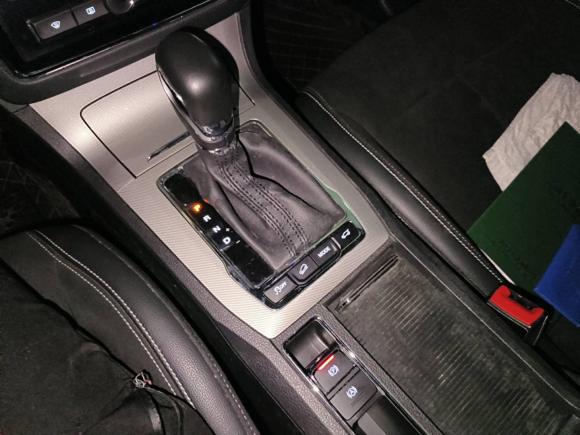 [上海·沪A] 二手荣威荣威RX5新能源2017款 eRX5 50T 混动互联尊荣旗舰版