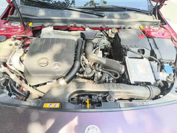 [广州·粤A] 二手奔驰奔驰A级2022款 A 200 L 运动轿车时尚型