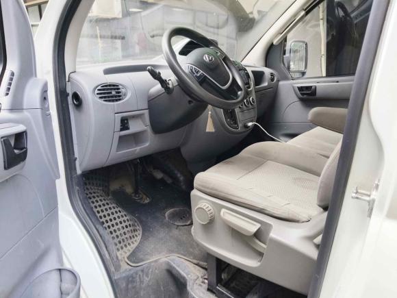 [嘉兴·浙A] 二手上汽大通MAXUS新途V802020款 2.5T AMT经典城配王短轴中顶2/3座