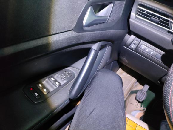 [成都·川A] 二手标致标致3082018款 1.6L 手动时尚版