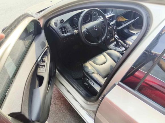 [杭州·浙A] 二手沃尔沃沃尔沃V402017款 T3 智尚版