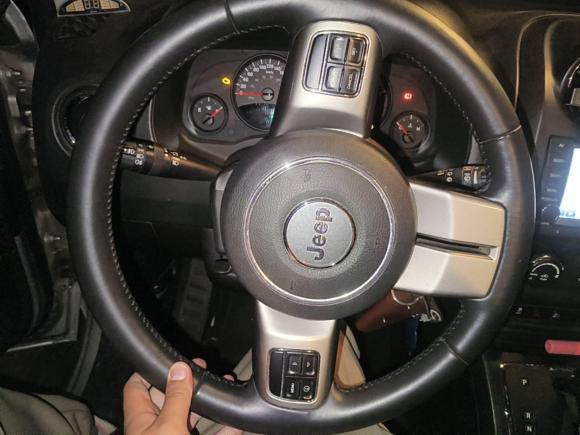 [成都·川A] 二手Jeep自由客2011款 2.4 运动版