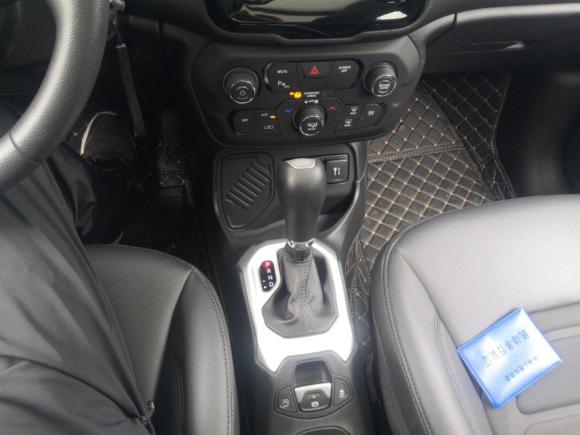 [上海·沪C] 二手Jeep自由侠2019款 220T 自动领先版