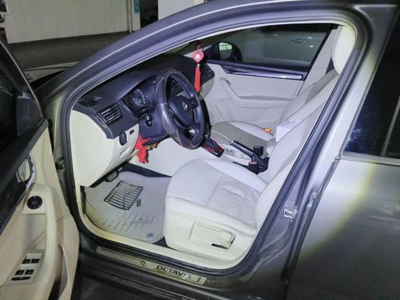 [武汉·鄂A] 二手斯柯达明锐2015款 1.6L 自动逸俊版