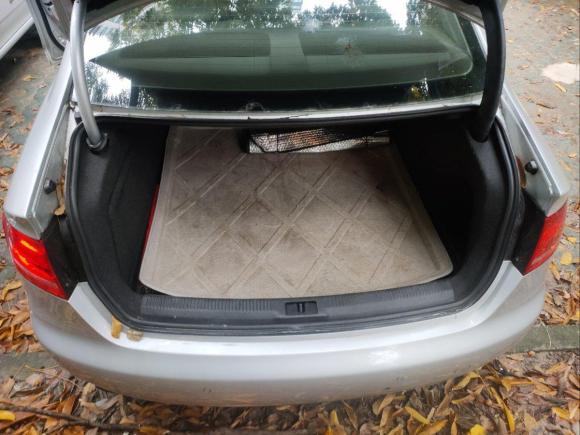 [上海·沪L] 二手奥迪奥迪A4L2011款 2.0 TFSI 舒适型