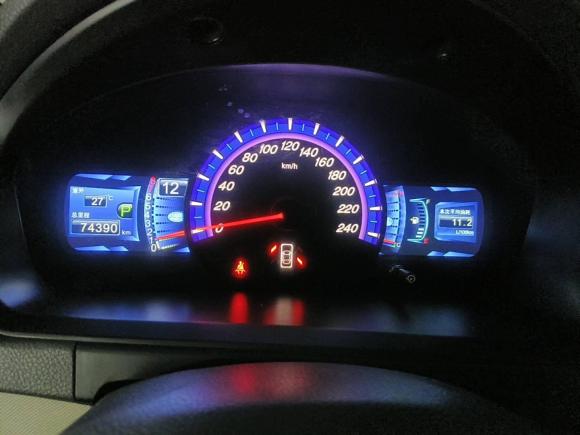 [西安·陕U] 二手比亚迪比亚迪M62013款 2.4L 自动尊贵型