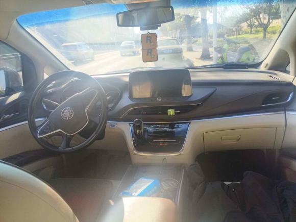 [青岛·鲁U] 二手别克别克GL82022款 陆上公务舱 652T 豪华型